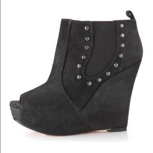 💕HP💕Joes jeans black suede open toe wedges
